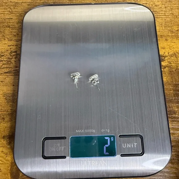 Kendra Scott 14k white gold diamond Amelee stud earrings - Picture 12 of 13